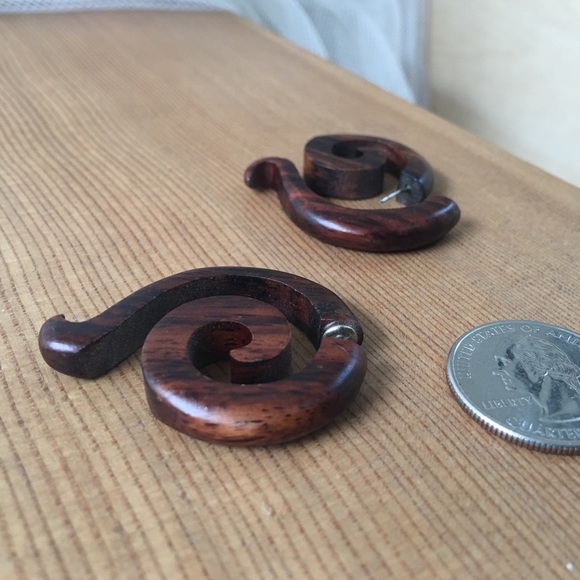 Wooden faux gauge earrings - Picture 1 of 5